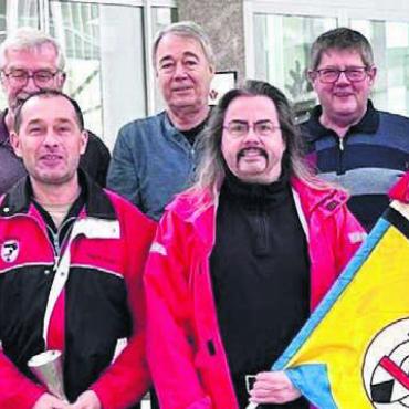 Im ersten Drittel von 108 Gast-Sektionen - Die Wohler Gruppe am Morgarten-Pistolenschiessen, hinten (v. l.): Felix Brühwiler, Ruedi Thomann, Sepp Steinmann, Sepp Bild: zg