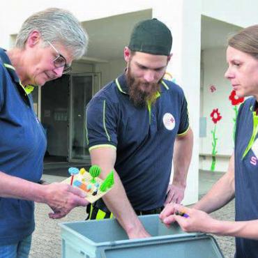 Gar mit Lego-Steinen - Was beugt Hitzenotfällen vor? Die Antwort sollten die Kursteilnehmenden mit Lego bauen. Bilder: Annemarie Keusch