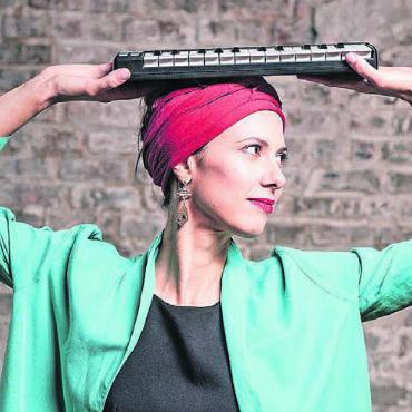 Mit Leichtigkeit zwischen Klassik und Jazz - Olivia Trummer kombiniert Piano und Gesang zu einem poetischen Ganzen. Bild: zg
