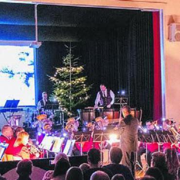 Weihnachtliche Stimmung - Weihnachtliche und feierliche Werke präsentiert die «Musig» Mühlau. Bild: zg