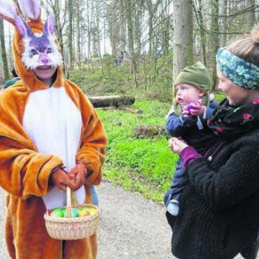 Das bleibt in Erinnerung - 8. April: Eine Begegnung mit dem Osterhasen macht Eindruck.