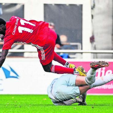 Im Tiefflug - Der FC Muri (oben Thibault Lancry) befindet sich weiter im Sinkflug durch die Saison. Bild: Freshfocus