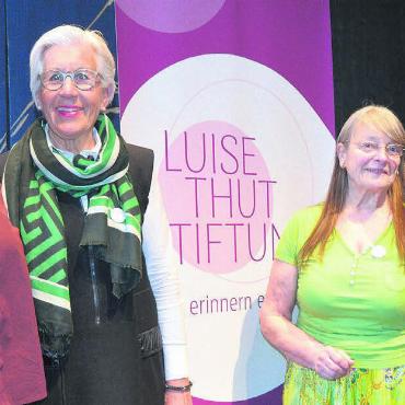 Engagement kennt kein Alter - Freuen sich über den Projektstart: (v. l.) Projektleiterin Carmen Frei, Beatrice Koller Bichsel (Präsidentin der Luise-Thut-Stiftung), die allererste Freiwillige und stellvertretend für alle Ehrenamtlichen von Hospiz Aargau Maria Piatti und Susanna Vanek (Stiftungsratsmitglied). Bild: Sabrina Salm