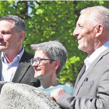 «Darauf lässt sich gut aufbauen» - Guter Abschluss und trotzdem mit kritischem Blick in die Zukunft (v. l.): Gemeindeammann Roland Vogt, Finanzministerin Claudia Hauri und Steueramtsvorsteher Thomas Laube. Bild: Daniel Marti