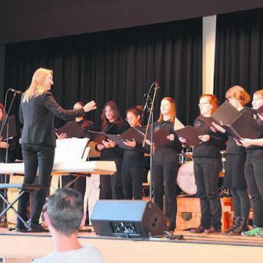 Gesang in seiner ganzen Vielfalt - Hohes Niveau: der Jugendchor CantuSonus zeigte sein Können auch a cappella.
