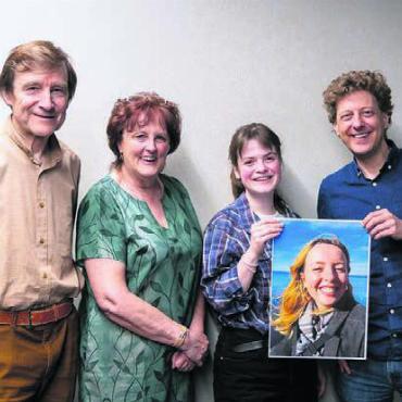 Jüngere Generation übernimmt - Alter und neuer Vorstand (von links): Niklaus Meyer und Hildegard Hilfiker treten aus dem Vorstand zurück, das Ruder übernehmen Sarah Lüthi, die derzeit abwesende Julia Meyer und Pascal Meier. Bild: zg
