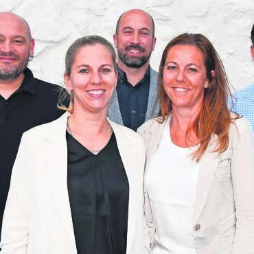 Ziel ist die 850-Jahr-Feier - Der Vorstand will zuversichtlich in die Zukunft blicken (v. l.): Generoso Chechele, Nadine Stöckli (Events), Präsident Fabrice Müller, Janine Richard (Finanzen), Simon Huwiler (Kommunikation/Marketing).
Bild: Daniel Marti