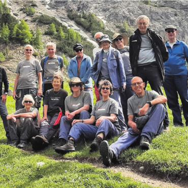 Grüsse aus dem Val Müstair - Sie arbeiten zurzeit im Val Müstair und geniessen einen anstrengenden, aber schönen Aufenthalt. Bild: zg