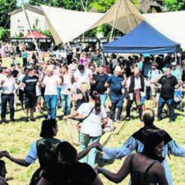 Die letzte Ausgabe des Fests «Begegnung der Kulturen» fand vor zwei Jahren bei bestem Wetter in Villmergen statt (Bild). Die Organisatoren hoffen, dass die siebte Ausgabe ebenso fröhlich und bunt wird. Bild: Archiv