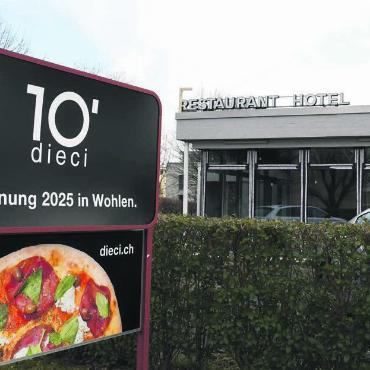 Der grösste Pizzakurier der Schweiz - Nach dem erfolgten Umbau wird die Dieci AG im «Freiämterhof» ihre 56. Filiale eröffnen. Bild: dm