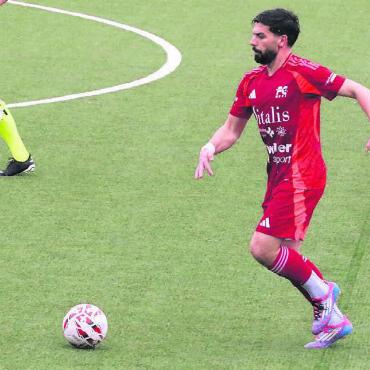 Sandplatz und Abstiegskampf - Ist wieder zurück auf der Brühl: Valentin Gashi. Bild: Josip Lasic