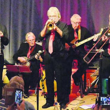 Jazz und Blues vom Feinsten - Die Herb Miller Jazz Band in Aktion mit (von links): Herb Müller, Ruedi von Arx, Heinz Gysin, Markus Hächler, Rolf Eichenberger, Rolf Treichler, Daniel Hofmann. Bild zg