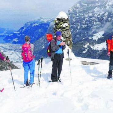 Auf bestem Weg – organisatorisch und sportlich - Auf Schneeschuhtour am Arnisee im Urnerland. Bilder: zg