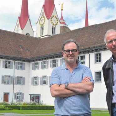 Nicht alles Geschirr zerschlagen - Renato Bizzotto (links) und Urs Pilgrim erzählen ihre Sichtweise auf die aktuellen Unstimmigkeiten bei und um Murikultur. Bild: Annemarie Keusch