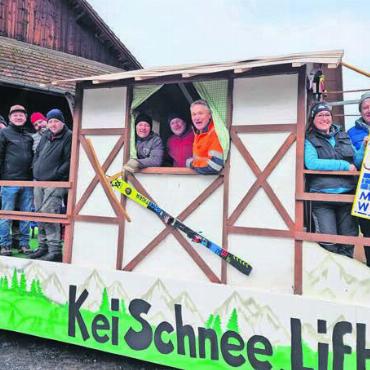 Die Altstadträte richten es - Die Baumeister und Künstler Brigitte Zimmermann, Daniela Schweizer, Miriam Strebel, Roger Rohner, Marc Nater, Andy Müller, Pascal Brunner, Michi Meier, Röbi Winiger, Paul Rey, Patrizia Strebel, Felix Knöpfli, Herbert Strebel. Es fehlen Röbi Barrer, Simon Weber, Daniel Strub und Alexander Kubeco. Bild: zg