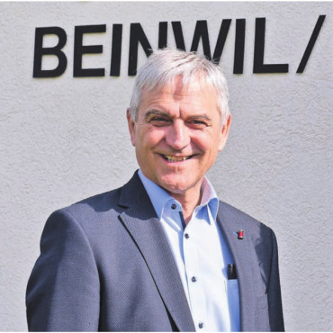 Gemeinderat wieder vollständig - Josef Villiger (links), der im Dorf aufgewachsen ist, und Lucas Beck, der sich für seine neue Wohnortgemeinde engagieren will, haben das Rennen um die beiden frei gewordenen Sitze im Gemeinderat gemacht. Sie freuen sich darauf, ihre Ämter anzutreten. Bild: Verena Anna Wigger