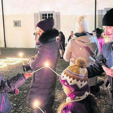 Weil Licht auch Frieden ist - Das Licht als Zeichen des Friedens an möglichst viele Menschen weitergeben.