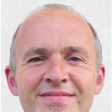 Vielseitiger Glücksfall - Lothar Mayer heute. Mit einen topseriösen Foto wurde er den FCW-Trainern vorgestellt. Der Deutsche ist ein Mann der vielen Gesichter.