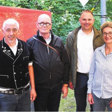 «Die Freiheit treibt uns alle an» - Selbstverständlich machte sich der nationale SVP-Chef für das Gemeinderatskandidaten-Trio stark (v. l.): Roland Büchi (Präsident der Ortspartei), Manfred Breitschmid, Marcel Dettling, Claudia Hauri und Roland Vogt.