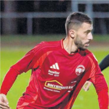 Endstation in Lenzburg - Scheiden aus dem Cup aus: Shpresim Gutaj und der FC Bremgarten. Bild: André Griffel
