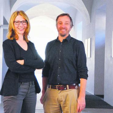 Weil Äpfel nicht mehr reichen - Sie sind beide überzeugt, dass es wichtig ist, die Mitarbeitenden miteinzubeziehen – auch in der Kulturprozessentwicklung: HR-Verantwortliche Nadine Grob und Gemeindepräsident Hans-Peter Budmiger. Bild: Annemarie Keusch