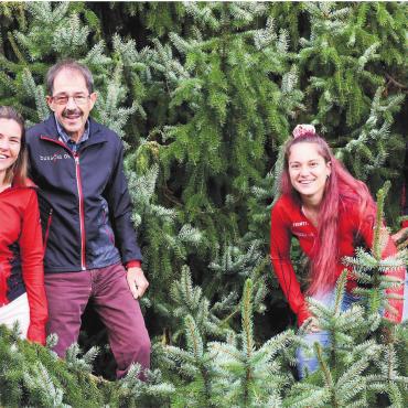 Die Brunners haben den Durchblick - Die sportbegeisterte Lehrer-Familie Brunner, die zusammenhält und viel ehrenamtliche Arbeit für die Gemeinschaft leistet. Von links: Anina, Valentin, Rahela und Karin. Bild: zg