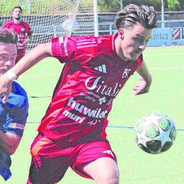 In letzter Sekunde vergeigt - Eltion Shabani erzielte den zwischenzeitlichen Ausgleich für den FC Muri. Am Ende kassierte der Absteiger kurz vor Schluss aber doch noch ein Gegentor.
Bild: Archiv/jl