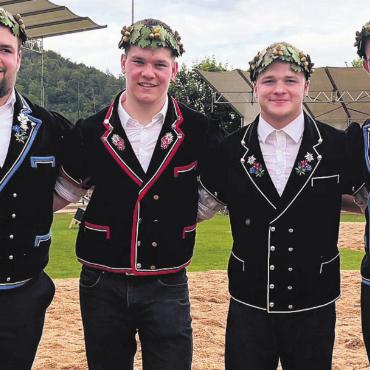 «Schönster Tag im Schwingerleben» - Die vier Helden von Lausen. Von links: Lukas Döbeli, Niklas Stocker, Pascal Joho und Andreas Döbeli. Bilder: Freshfocus/zg