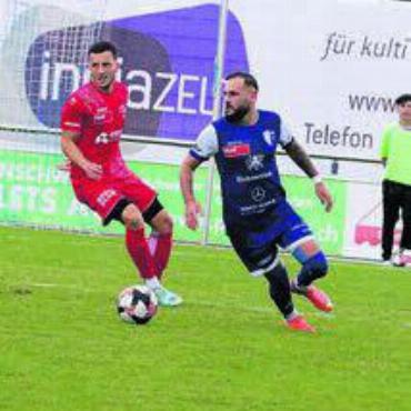 Ein Stürmer muss her - Verlässt den FC Wohlen nach einer Saison bereits wieder: Stürmer Patrik Gjidoda (rechts). Bild: Archiv/jl