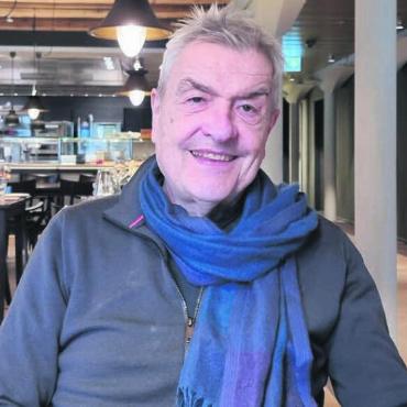 Einem Nerv der Zeit nachspüren - Walter Küng ist mit Leib und Seele Regisseur und freut sich, mit seinem Ensemble das Stück zu erarbeiten. Bild: Verena Anna Wigger