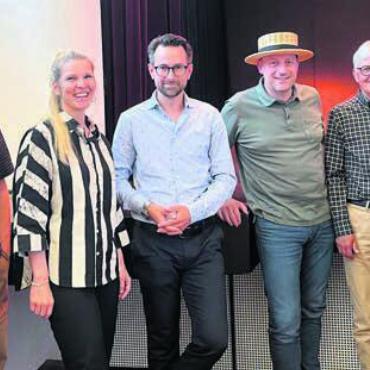 Wichtiger Pfeiler für Museum - Der aktuelle Vorstand mit (von links) Claudia Nick, Julian Huber, Sidonie Koch, Simon Huwiler, Präsident Martin Laubacher, Ernst Hochstrasser, Franziska Eggerschwiler und Museumsleiterin Petra Giezendanner. Bild: wam