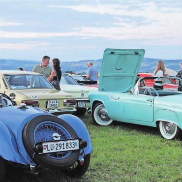 «Es ist einfach nur schön» - Nicht nur die Autos bringen die Besucher ins Schwärmen. Auch die Aussicht auf die ländliche Umgebung lässt keine Wünsche offen.
