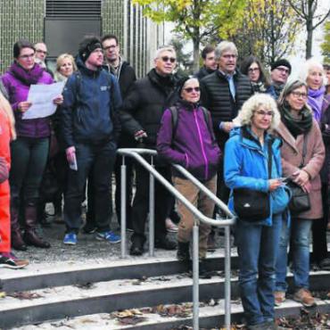 Inputs und bekannte Wünsche - Wo liegt in Wohlen das Zentrum? Diese Frage konnten am Spaziergang zum Räumlichen Entwicklungsleitbild nicht alle schlüssig beantworten. Bilder: Daniel Marti