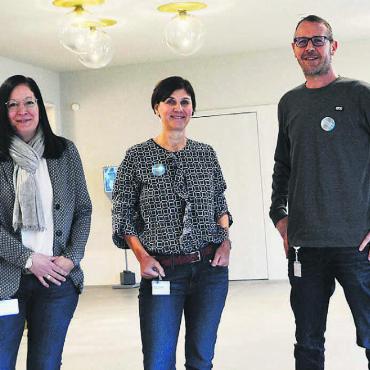 Das viele Gute sichtbar machen - Sie blicken stolz auf den zurückgelegten Weg zurück, von links: Verena Rey (HR), Margit Schneider (Direktion), Thomas Weber (Marketing). Bild: Annemarie Keusch