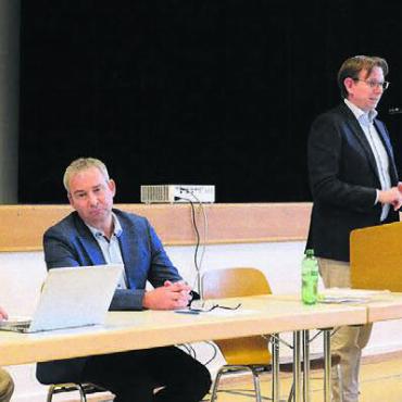 Noch ganz viel Geduld nötig - Sie informierten über die Pläne (von links): Projektleiter Armin Rauchenstein, Sektionsleiter Marius Büttiker, Projektverfasser Peter Bisang und der Dintiker Gemeindeammann André Meyer.