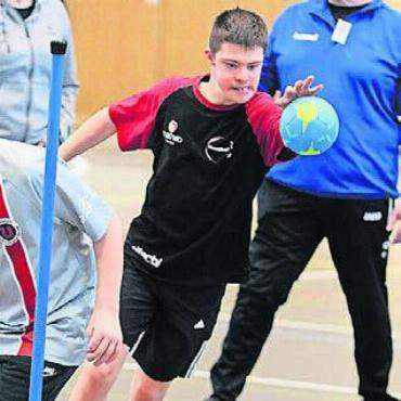 Eine Halle voller Lachen - Hatte viel Spass: Jaeggis Sohn Silvan.