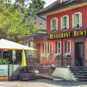 Dorfgeschichte mitschreiben - Im Freiamt bestehen immer weniger Traditionsbetriebe in der Gastronomie, wie der «Huwyler» in Merenschwand. Bild: rts