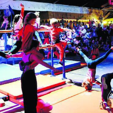 Festwochenende mit Kultfaktor - Der Turn-Nachwuchs der GeTu Muri zeigte sein Können im Festzelt vor rund 200 Zuschauerinnen und Zuschauern.