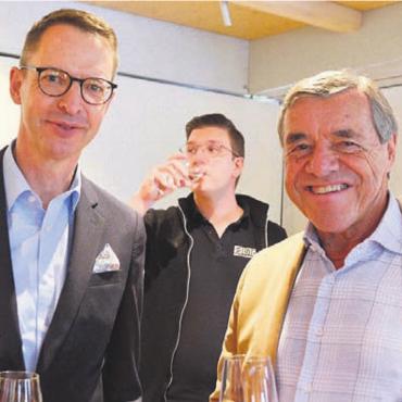 Treu – in der Ehe und beim Club - Club-50-Präsident Simon Käch (links) und GC-Mäzen Heinz Spross. Bild: ake
