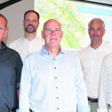 Ampeln stehen auf Grün - Der neu zusammengesetzte Verwaltungsrat (v. l.): Stephan Troxler (Bremgarten), Christoph Meyer (Waltenschwil), VR-Präsident Norbert Ender (Niederwil), Patrick Keller (Dottikon) und Peter Lehmann (Wohlen). Bild: Daniel Marti