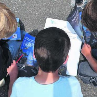 Symbol für den Wandel - Die Schüler befassen sich selbstständig in Gruppen mit Nachhaltigkeitsthemen.