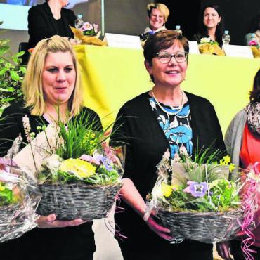 Landfrauen unterliegen Datenschutz - Margrit Rüttimann, Abtwil, Priska von Flüh, Merenschwand, und Monica Conrad (von links) haben sich als Ortsvertreterinnen zurückgezogen. Sie wurden dafür geehrt. Die Nachfolge in Abtwil tritt Sabrina Rüttimann an. Präsidentin Edith Nietlispach (rechts) gratulierte und bedankte sich. Bilder: Verena Anna Wigger