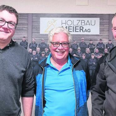 Qualität bei Nachwuchs und Arbeit - Sie haben gut lachen. Von links Thomas Fischer, neuer Geschäftsführer, Heinz Meier, ehemaliger Geschäftsführer, und Ralph Meier, Mitbesitzer. Sie haben das geschafft, was anderen Betrieben Kopfzerbrechen macht. Sie haben eine Nachfolgelösung gefunden, die allen Freude macht. Bild: Verena Anna Wigger