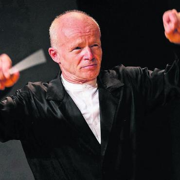 Eine Klassik-Entdeckung - Thomas Zehetmair dirigiert das Stuttgarter Kammerorchester und wird sein Können auch in Muri zeigen. Bild: zg
