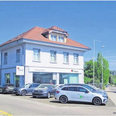 Zuschlag für die Nummer 1 - Diese 5½-Zimmer-Wohnung (oben) an der Bahnhofstrasse in Dottikon wurde versteigert.