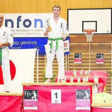 Millimeter zwischen Triumph und Tränen - Wohlens Sandro Kuster (Mitte) wird Schweizer Meister vor Vereinskolle-Bilder: Josip Lasic / zg