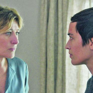 Unerreichbare Idylle - Im Zentrum des Films steht eine schwierige Mutter-Tochter-Beziehung, in der Stéphanie Blanchoud und Valeria Bruni Tedeschi in ihren Rollen brillieren. Bild: zg