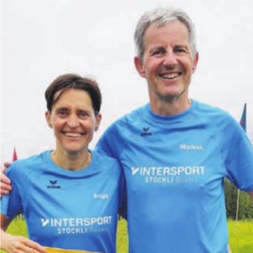 Quasi auf den Everest gewandert - Geschafft: Die Freude steht Markus Büchi und seiner Trainingspartnerin Brigitte Nadler ins Gesicht geschrieben. Bild: zg