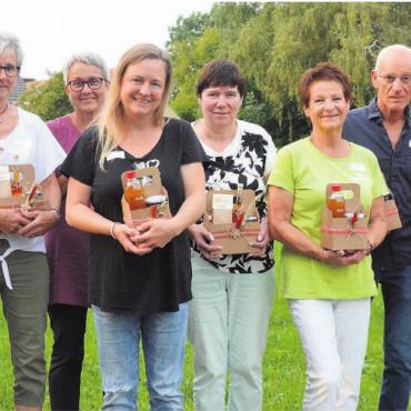 Mit viel Herzblut im Einsatz - Die Jubilarinnen und der Jubilar, von links: Gisela Wicki (Haushaltshilfe, 10 Jahre), Edith Huber (Fitness und Gymnastik Bettwil, 15 Jahre), Edith Leu (Mittagstisch Auw, 5 Jahre), Doris Künzle (Haushaltshilfe 5 Jahre), Renate Aebischer (Ortsvertretung Abtwil, 15 Jahre), Marianne Vogler (Wanderleiterin, 5 Jahre), Pedro Perez (Mountainbike-Tourenleiter, 5 Jahre), Ruth Staubli (Ortsvertretung Aristau, 10 Jahre), Ruth Strebel (Fitness und Gymnastik Abtwil, 5 Jahre). Bild: Annemarie Keusch