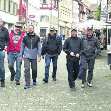 Vom Stammertal ins Klettgau - Die Bosmeler Männerturner auf Vereinsreise, beim Flanieren in Stein am Rhein. Bild: zg